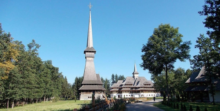 Mănăstirea Săpânța “Noul Peri“, cea mai înaltă construcție de lemn din Europa și poate chiar din lume