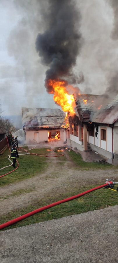Apel umanitar pentru familia din Recea a cărei casă a fost mistuită de un incendiu zilele trecute
