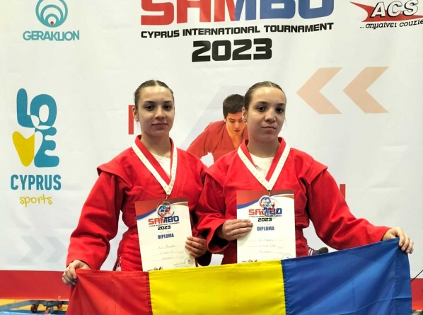 Avem tineri foarte talentați: Două surori, sportive în Maramureș, legitimate la CSM Baia Mare, au obținut argint la Open International Sambo Cipru!