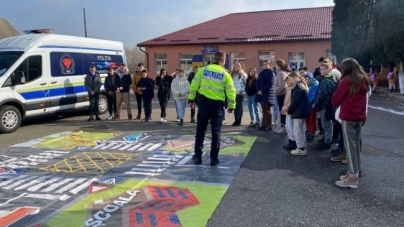 „Siguranța elevului, prioritate!”: Elevii din Ariniș și Asuaju de Sus, la discuții cu polițiștii