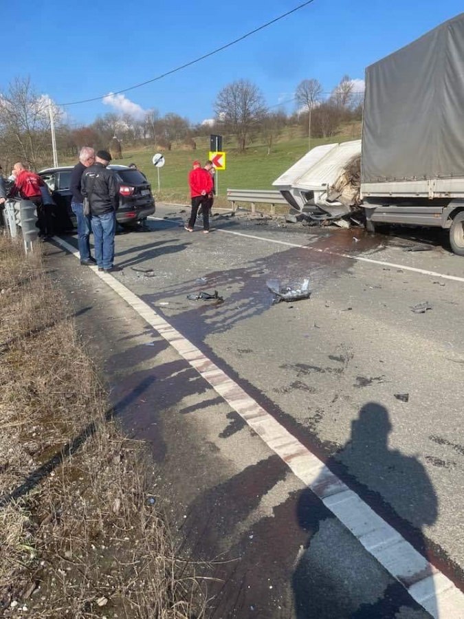 Ce spune poliția despre accidentul rutier grav petrecut la Desești