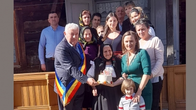 Viață lungă: Ileana Mihalca din Petrova a împlinit 102 ani