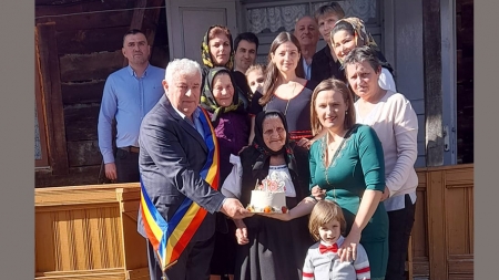 Viață lungă: Ileana Mihalca din Petrova a împlinit 102 ani