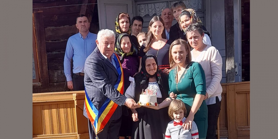 Viață lungă: Ileana Mihalca din Petrova a împlinit 102 ani