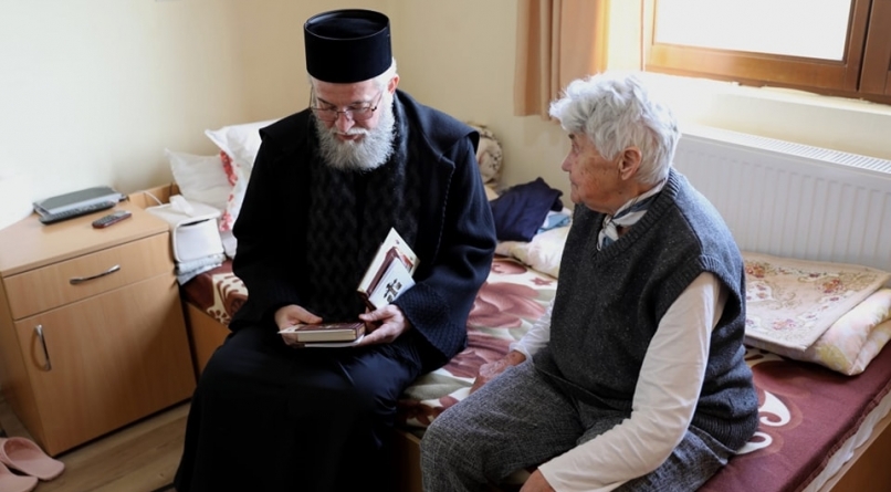 PS Iustin i-a vizitat pe cei 40 de bătrâni din cadrul căminului ”Bunul Samaritean” din Coroieni