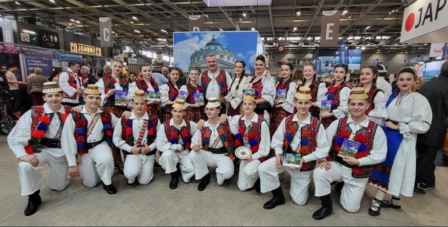 „Coconii Maramureșului” și soliști vocali ai Ansamblului „Transilvania” au participat la Târgul de Turism “Le Monde a Paris”