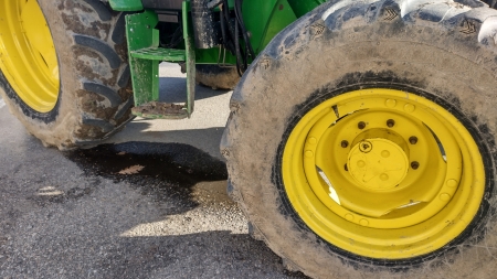 Un maramureșean de 70 de ani, cu alcoolemie la bord, a făcut accident cu tractorul