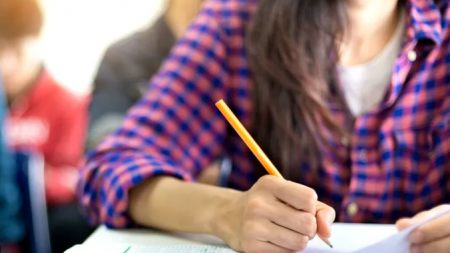 De luni începe simularea Evaluării Naţionale pentru elevii clasei a VIII-a