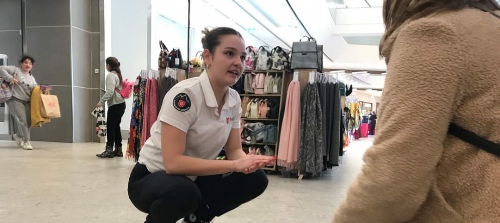 Portret sincer de salvator: Tânăra din Maramureș care activează ca elevă și salvează Viața per total ca „malteză”! Învață copilașii idei esențiale!