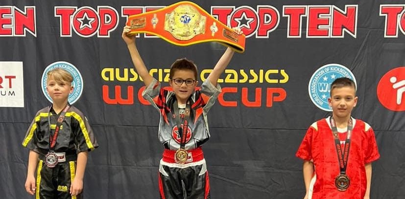 Cupa Mondială la Kickboxing: Un tânăr sportiv din Maramureș a obținut o performanță superbă, la campionat în Austria! Mesajul primarului din Borșa!