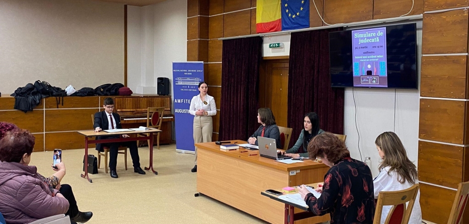 Colegiul Național „Gheorghe Șincai”: Simulare a tinerilor din clubul de dezbateri pentru creșterea abilităților; Au ales o tematică de actualitate!