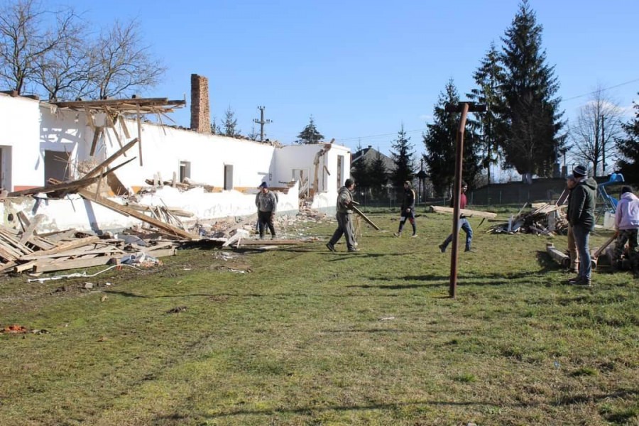 Anunț făcut de primărie: Clădirea unei școli din Maramureș face loc unei modernizări educaționale! Ce se va construi în locul acestei clădiri!