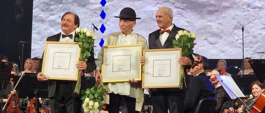 În 27 martie 2023: Grigore Leșe, maramureșeanul care promovează cu rigoare muzica tradițională românească, premiat la Chișinău, în cadru festiv!