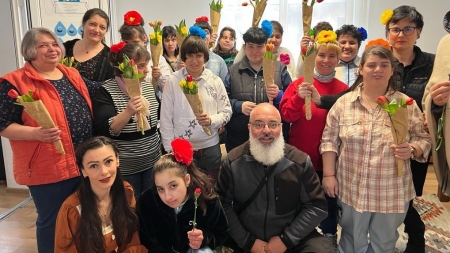 Ziua Femeii și Mamei în județul Maramureș: Darurile copiilor pentru doamne în centrele speciale, modul de interacționare, dar și fericirea în case!