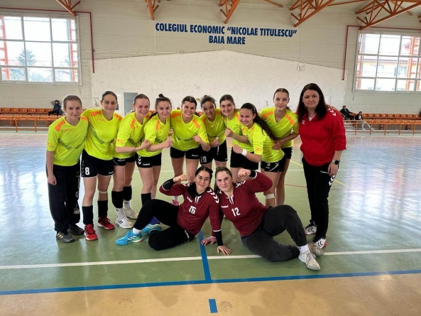 Avem copii foarte talentați: Fetele din Echipa Colegiului Tehnic Anghel Saligny din Baia Mare vor reprezenta județul la etapa națională la handbal!