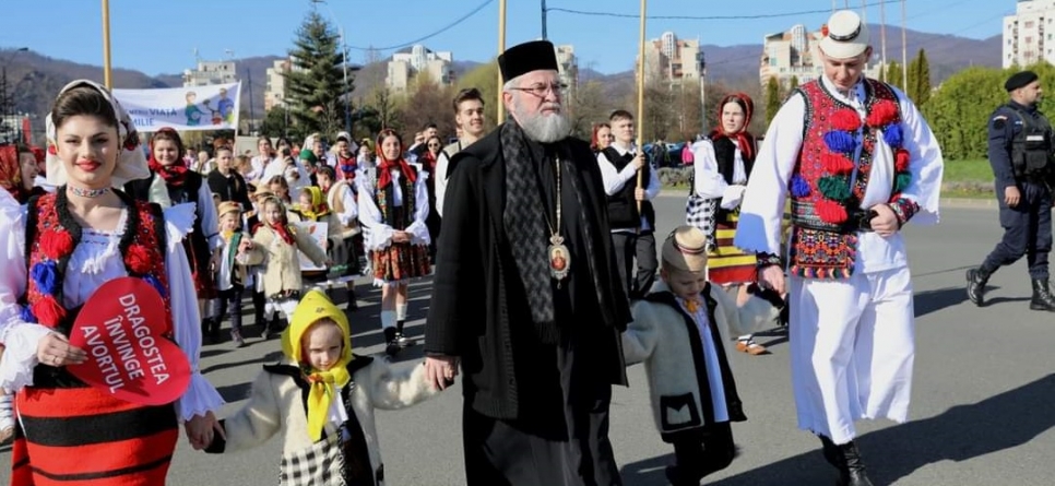 Cu dorința unui viitor: Marșul pentru viață și familie pe străzile din Baia Mare! Cuvântul PS Părinte Iustin, despre importanța acestei activități!