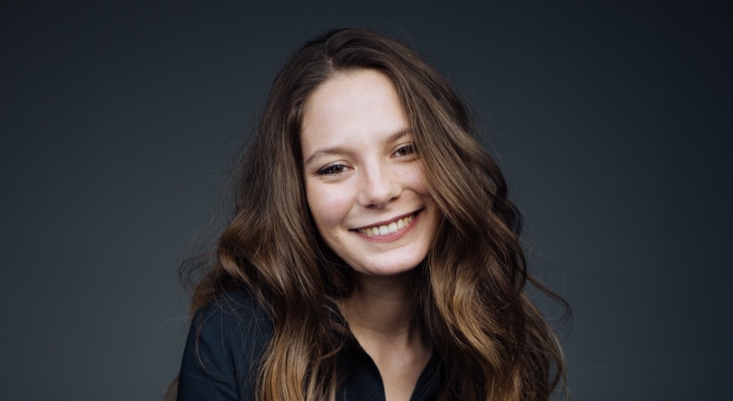 Avem tineri actori talentați: Pamela Iobaji, artista din Maramureș cu lipici la publicul național! Ce spune ea, despre scenele superbe din România!