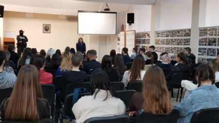 Peste 400 de elevi băimăreni au aflat de la polițiști ce implică această meserie