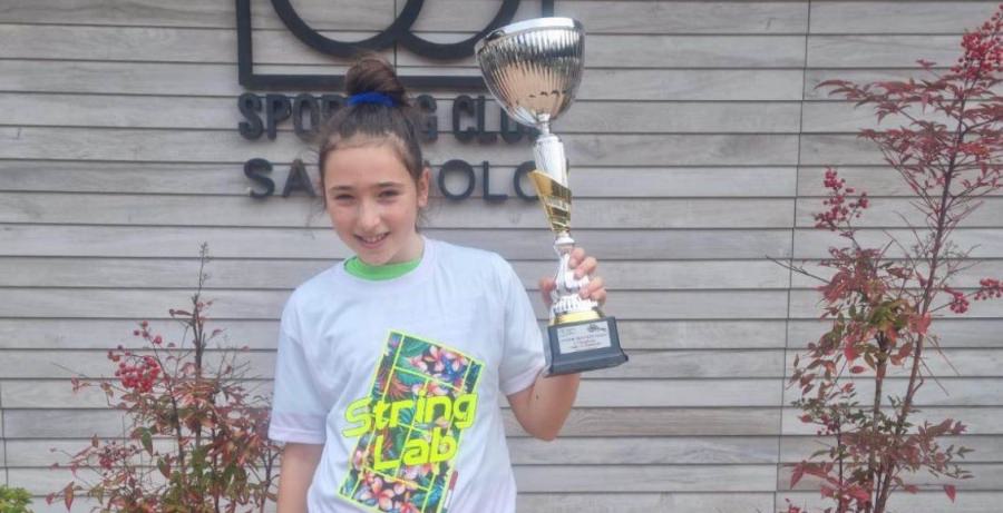 Premieră DirectMM! New Star: Sara Sitar, artistă a tenisului, a izbutit o reușită superbă! Un nou trofeu obținut de maramureșeancă cu perseverență!