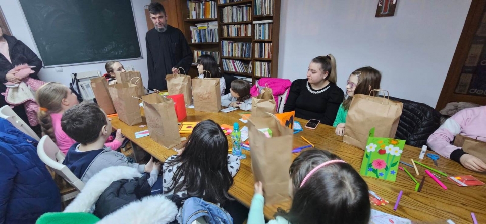 Sfântul Ierarh Iosif Mărturisitorul: Micii creștini băimăreni au confecționat seniorilor daruri și felicitări speciale! Ei au adus cu ele fericire!