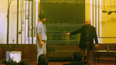 Un teatru care deschide ochii în Maramureș: Un supraviețuitor va vorbi în inițiativa educațională, despre pericolul drogurilor, în lumea tinerilor!