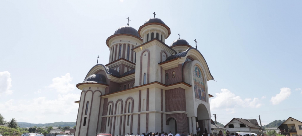 Un părinte de la Mănăstirea Putna va sluji de Florii în Biserica „Înălțarea Domnului” din Târgu Lăpuș