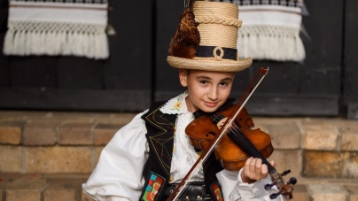 Răzvan Cizmar – copilul care a pornit hotărât pe drumul cântecului; Mâine e ziua sa de naștere