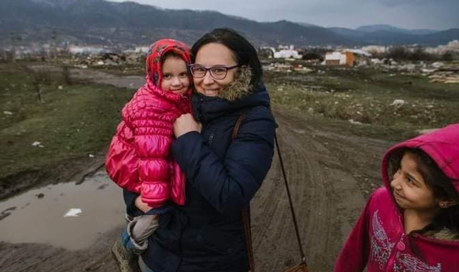 Frânturi din realitatea unor copii și adulți care-și duc zilele în cea mai săracă și marginalizată comunitatea din Baia Mare