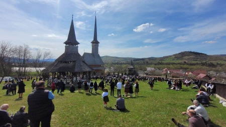 Sfânta Liturghie arhierească în Parohia Rozavlea – Șesu Mănăstirii