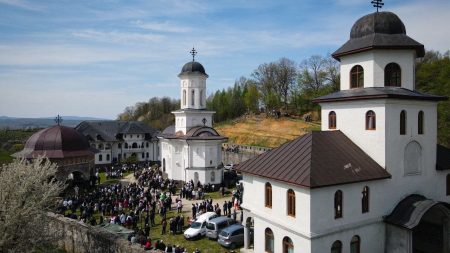 A fost hram la Mănăstirea Habra din Groși