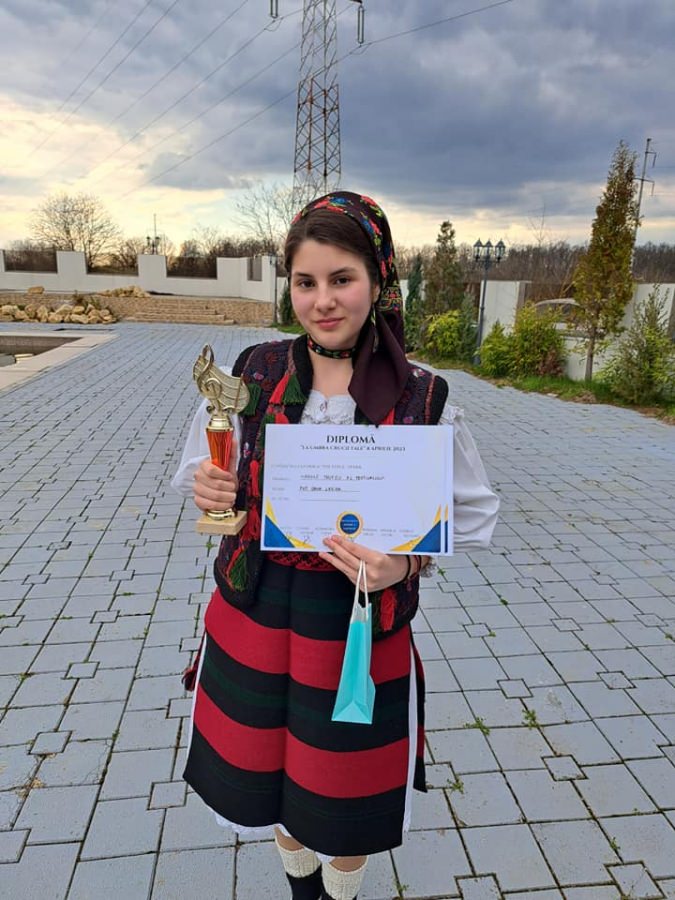 Oana Larisa Pop a obținut trofeul concursului de pricesne „La umbra Crucii Tale”