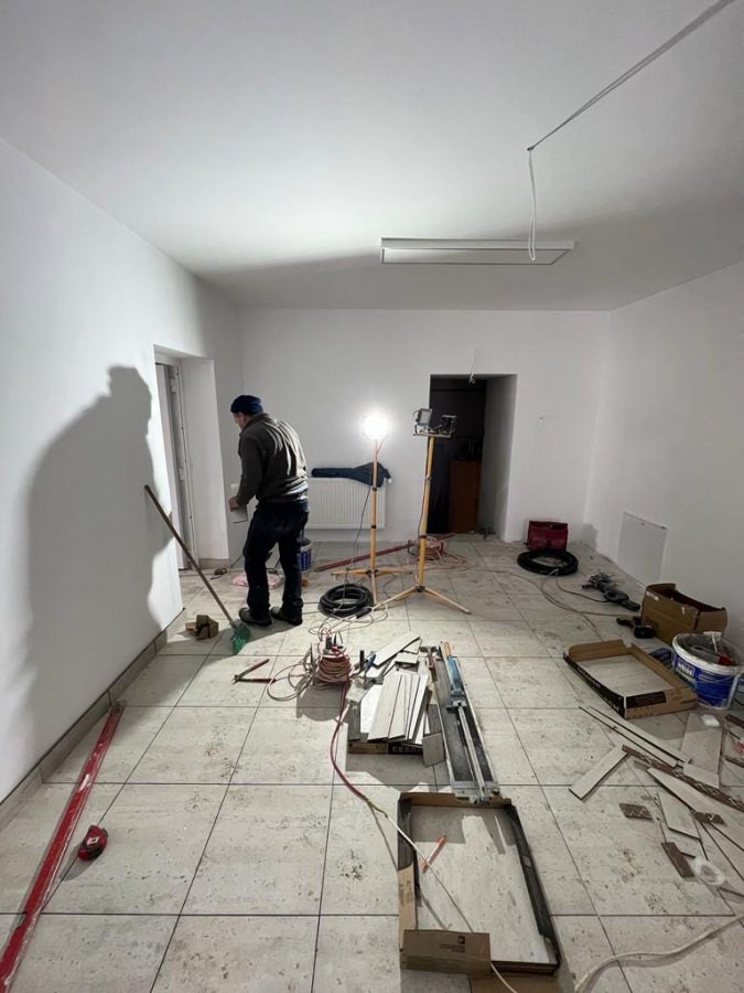 Se lucrează intens la renovarea căminului de vârstnici din Baia Sprie