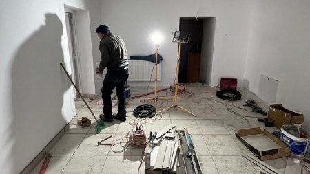 Se lucrează intens la renovarea căminului de vârstnici din Baia Sprie