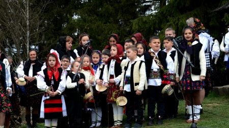 Concert de pricesne și cântece religioase în Muzeul Satului Maramureșan din Sighetu Marmației