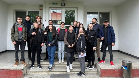 Elevi din cadrul Seminarului Teologic Baia Mare au donat sânge pentru părintele Ionuț Duciuc