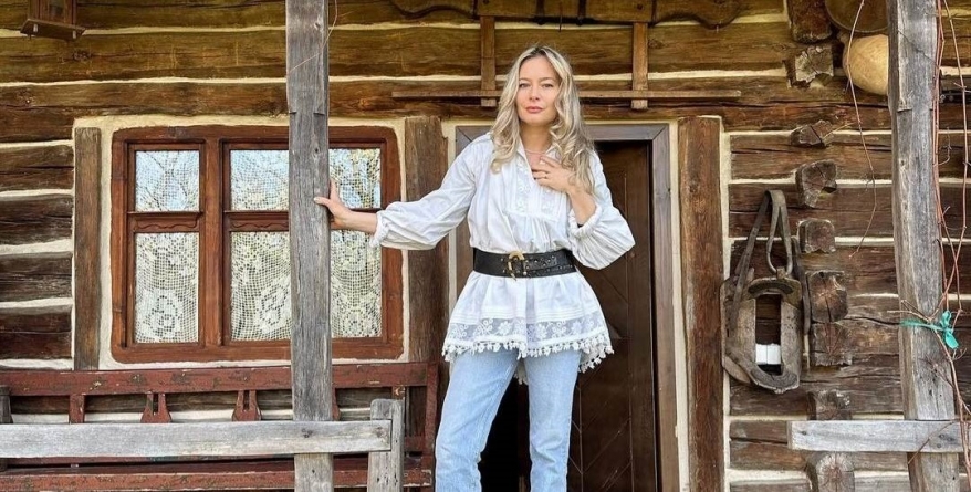 Uriaș atașament pentru locuri: Laura Cosoi, artista care iubește cu adevărat sincer frumusețea Maramureșului, a petrecut sărbătorile în Baia Sprie!