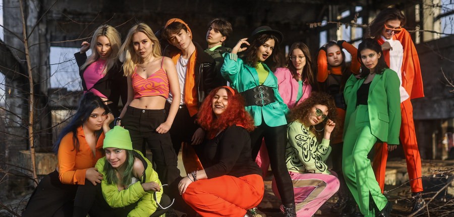 Ziua Internațională a Tineretului: Aici este Artspot Baia Mare, locul în care copiii maramureșeni învață actorie! Descrierea unei povești frumoase!