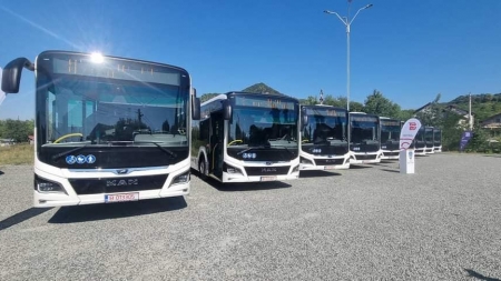 În Orașul Baia Sprie: Călătorii pe relația cu municipiul Baia Mare se declară încântați de cele 9 autobuze moderne funcționale între localități!