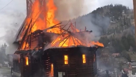 Cazul bisericii din lemn de la Borșa: Primăria orașului va amenaja spațiu special destinat credincioșilor! Cauza incendiului conform ISU Maramureș!