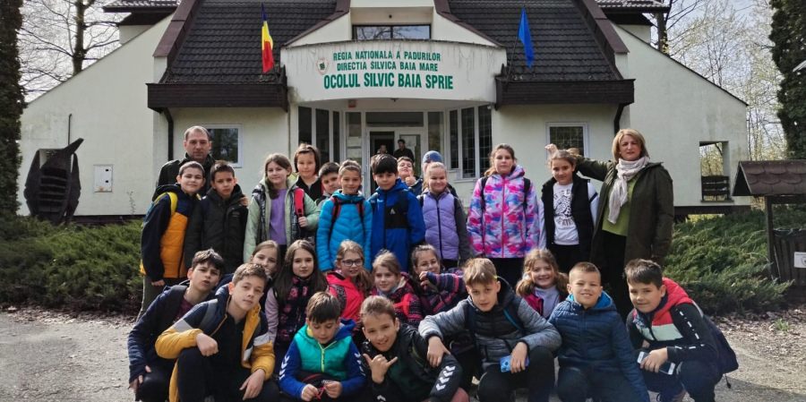 Acțiune benefică pentru viitoarea generație în Maramureș: Lecție esențială de mediu pentru copilașii băimăreni, chiar pe un traseu tematic special!