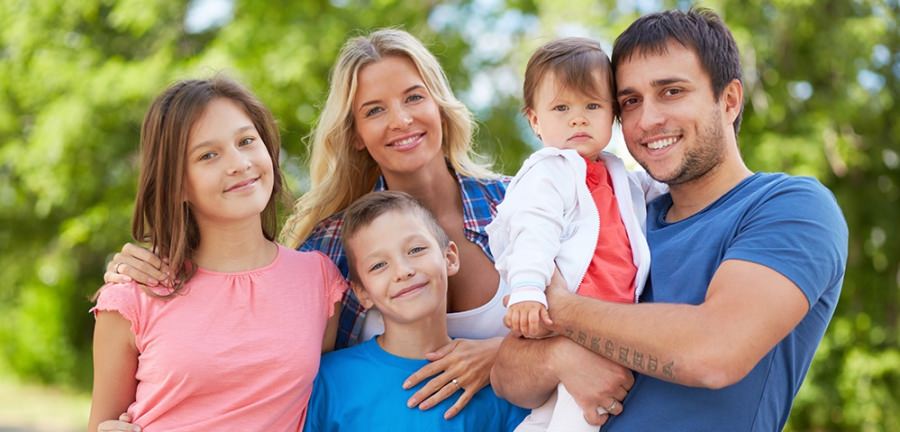 Bucuria vieții pentru micuții instituționalizați din Maramureș: 37 copii total adoptați de familii maramureșene în anul 2022! Iată aici statistica!