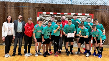 Avem copii foarte talentați: Băieții din Echipa Colegiului Tehnic Anghel Saligny din Baia Mare vor reprezenta județul la faza națională la handbal!