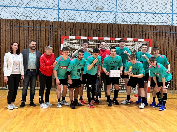 Avem copii foarte talentați: Băieții din Echipa Colegiului Tehnic Anghel Saligny din Baia Mare vor reprezenta județul la faza națională la handbal!