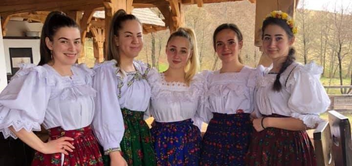 Fascinația tradiției de Paști: Pensiunile din Maramureș, gazde ospitaliere în zilele de marea sărbătoare! Cu ce își primesc oaspeții maramureșenii!