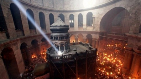 Lumina Sfântă s-a aprins acum în Ierusalim!