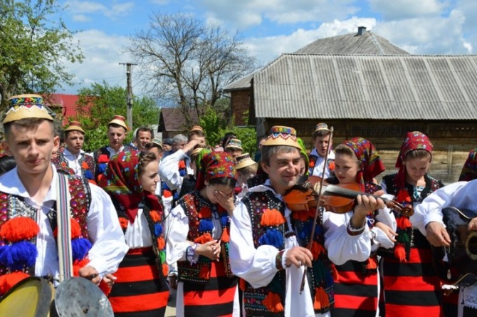 La Strâmtura: Fiii Satului, tradiție și spectacol!