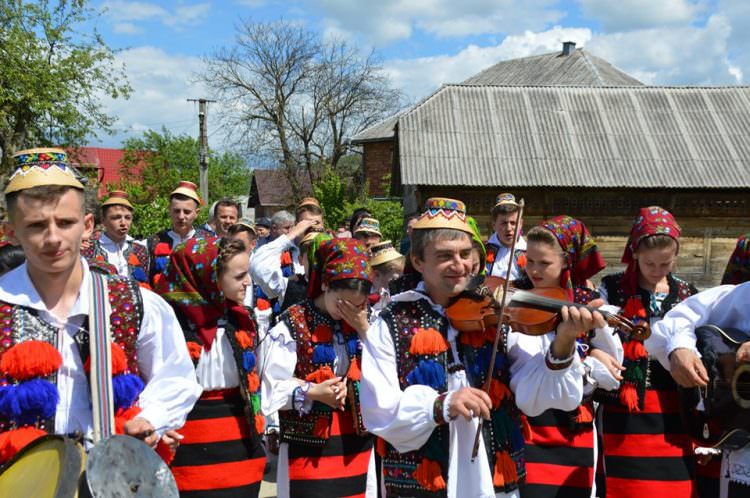 La Strâmtura: Fiii Satului, tradiție și spectacol!