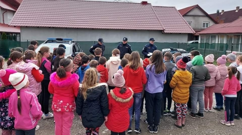 Activități preventive desfășurate de jandarmii montani printre elevi