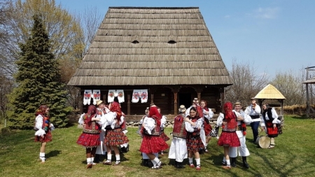 În Municipiul Sighetu Marmației: Vor cânta artiști de marcă, pentru vizitatori, de marea sărbătoare! Tradițiile, promovate la „Paști în Maramureș”!