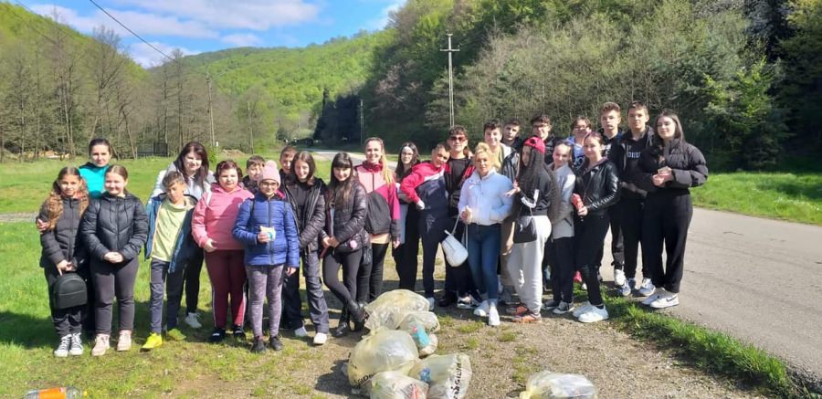 Acțiune specială de ecologizare a elevilor maramureșeni!
